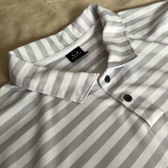 OAKLEY White and Grey Striped Collard Shirt Mens Size 2XL - Picture 2 of 5